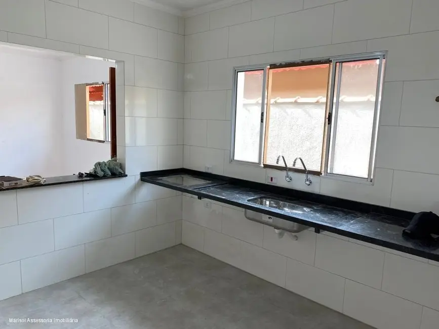 Foto 2 de Casa com 2 quartos à venda, 65m2 em Mongagua - SP