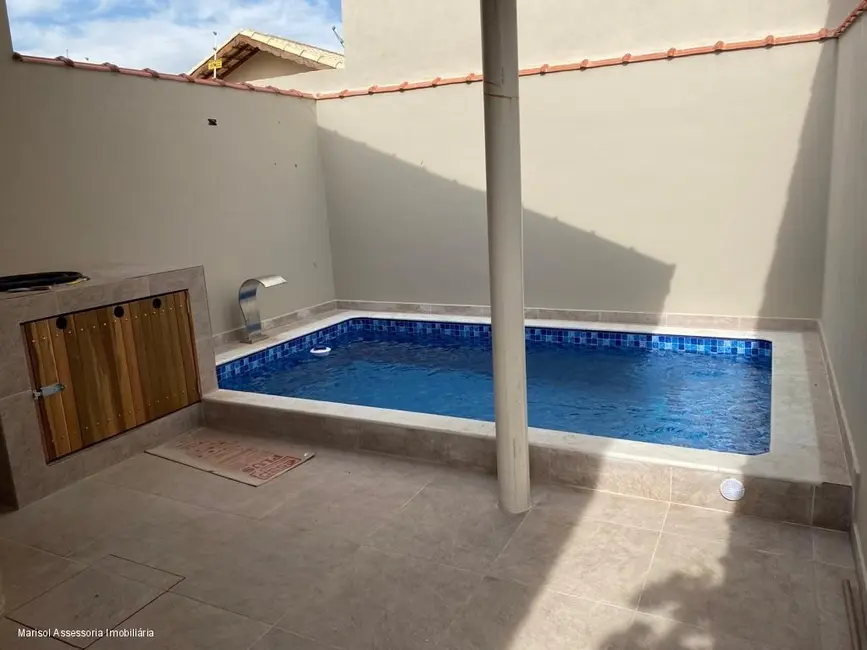 Foto 4 de Casa com 2 quartos à venda, 65m2 em Mongagua - SP