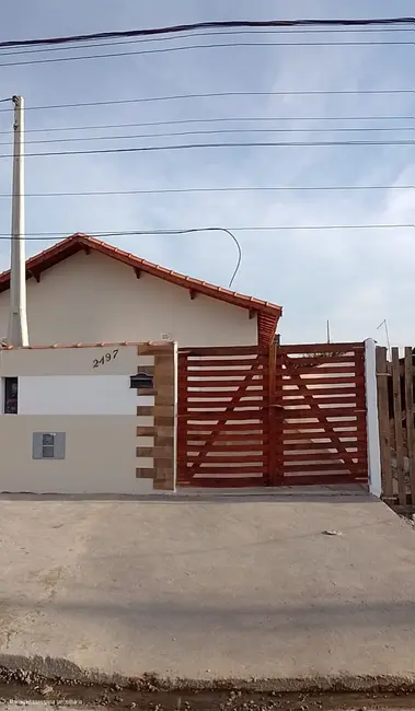 Foto 2 de Casa com 2 quartos à venda em Mongagua - SP