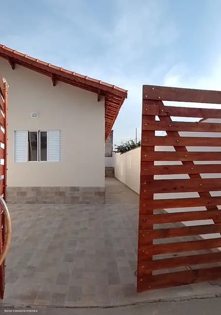 Foto 1 de Casa com 2 quartos à venda em Mongagua - SP