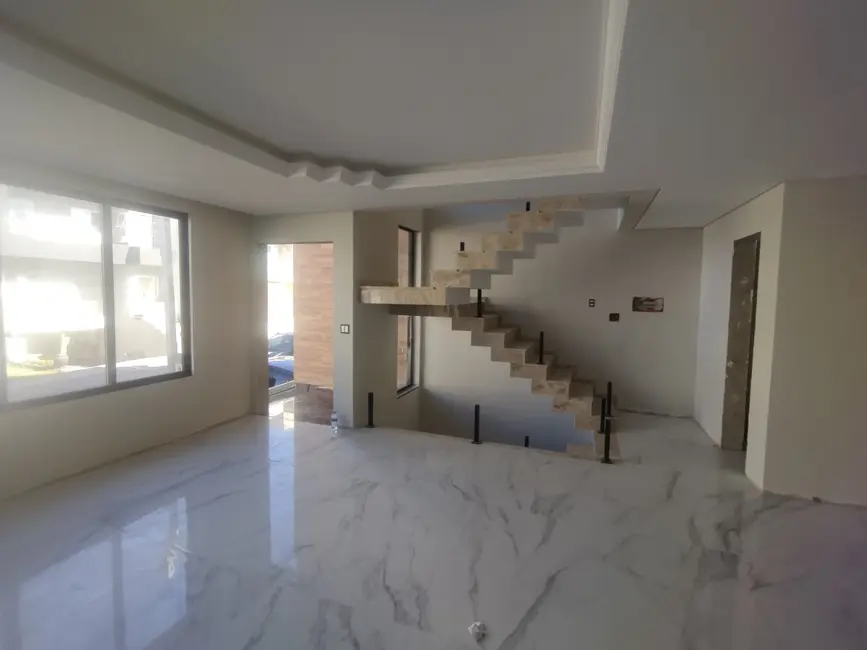 Casa de Condomínio com 3 quartos à venda, 206m2 em Pinheirinho, Curitiba - PR - imagem 4 Foto 4 de Casa de Condomínio com 3 quartos à venda, 206m2 em Pinheirinho, Curitiba - PR