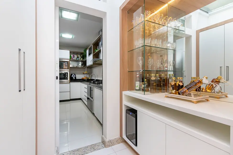 Foto 6 de Casa com 3 quartos à venda, 189m2 em Água Verde, Curitiba - PR