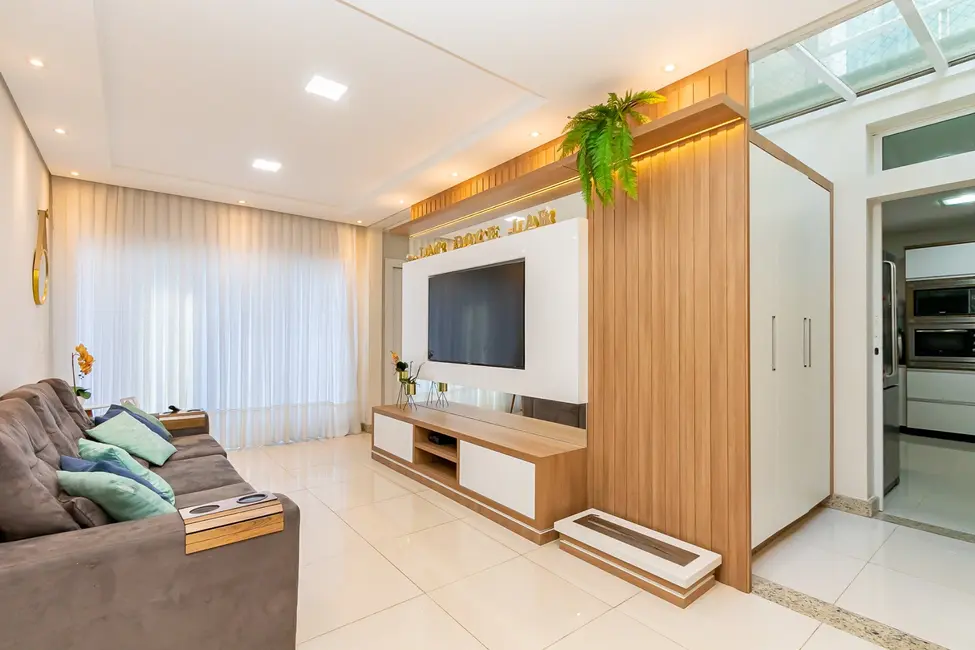 Foto 1 de Casa com 3 quartos à venda, 189m2 em Água Verde, Curitiba - PR