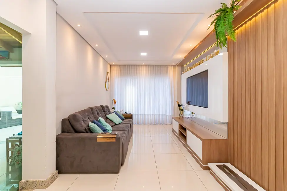 Foto 2 de Casa com 3 quartos à venda, 189m2 em Água Verde, Curitiba - PR
