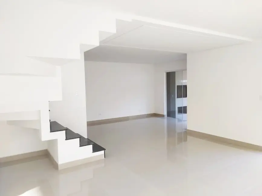 Casa com 3 quartos à venda, 132m2 em Campo Comprido, Curitiba - PR - imagem 6 Foto 6 de Casa com 3 quartos à venda, 132m2 em Campo Comprido, Curitiba - PR