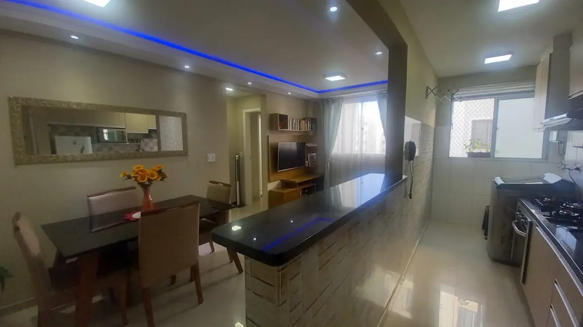 Apartamento com 2 quartos à venda, 54m2 em Pinheirinho, Curitiba - PR - imagem 3 Foto 3 de Apartamento com 2 quartos à venda, 54m2 em Pinheirinho, Curitiba - PR