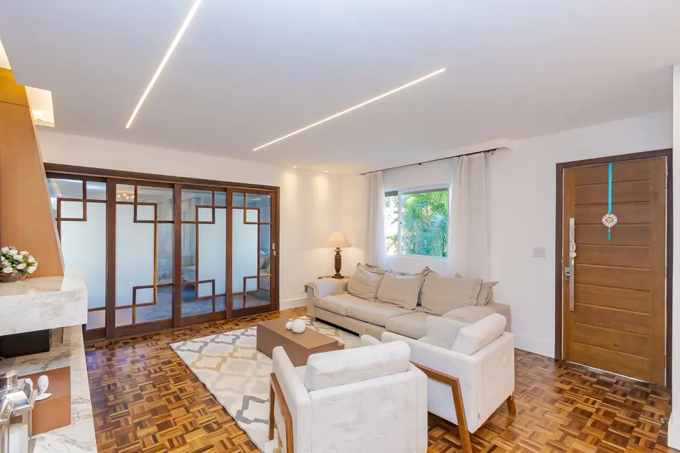 Casa com 3 quartos à venda, 400m2 em Santa Felicidade, Curitiba - PR - imagem 6 Foto 6 de Casa com 3 quartos à venda, 400m2 em Santa Felicidade, Curitiba - PR