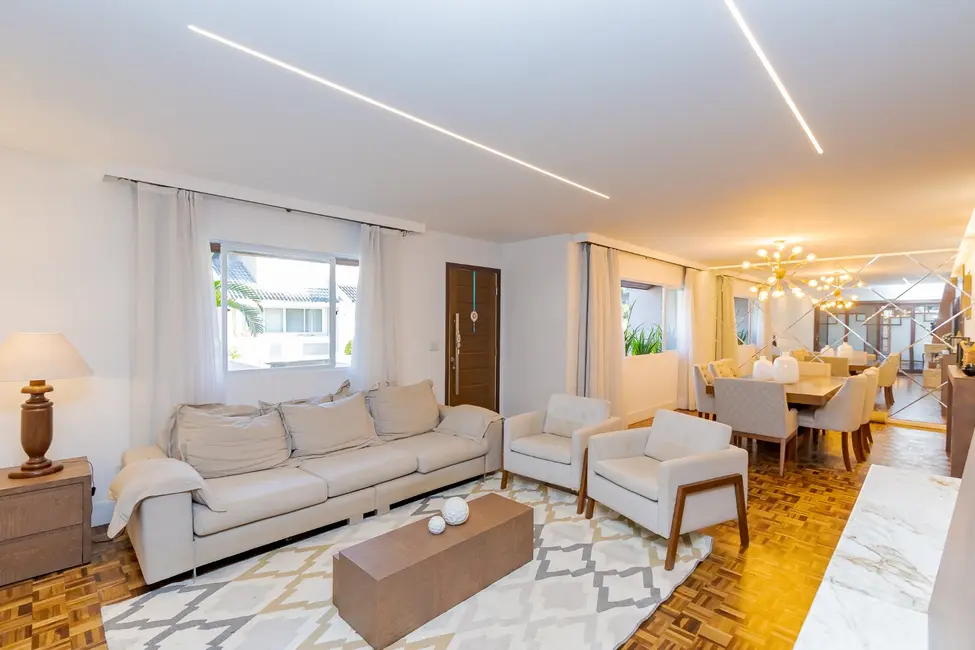 Casa com 3 quartos à venda, 400m2 em Santa Felicidade, Curitiba - PR - imagem 8 Foto 8 de Casa com 3 quartos à venda, 400m2 em Santa Felicidade, Curitiba - PR