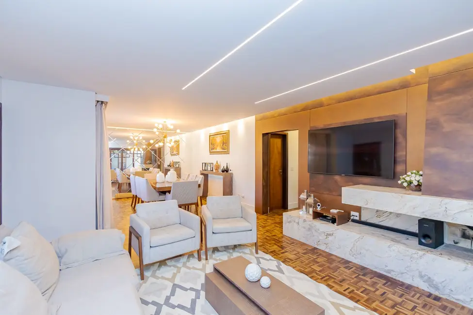 Casa com 3 quartos à venda, 400m2 em Santa Felicidade, Curitiba - PR - imagem 9 Foto 9 de Casa com 3 quartos à venda, 400m2 em Santa Felicidade, Curitiba - PR