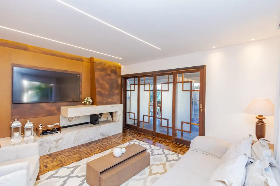 Casa com 3 quartos à venda, 400m2 em Santa Felicidade, Curitiba - PR - imagem 7 Foto 7 de Casa com 3 quartos à venda, 400m2 em Santa Felicidade, Curitiba - PR