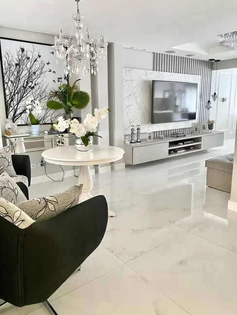 Casa com 3 quartos à venda, 130m2 em Hauer, Curitiba - PR - imagem 7 Foto 7 de Casa com 3 quartos à venda, 130m2 em Hauer, Curitiba - PR