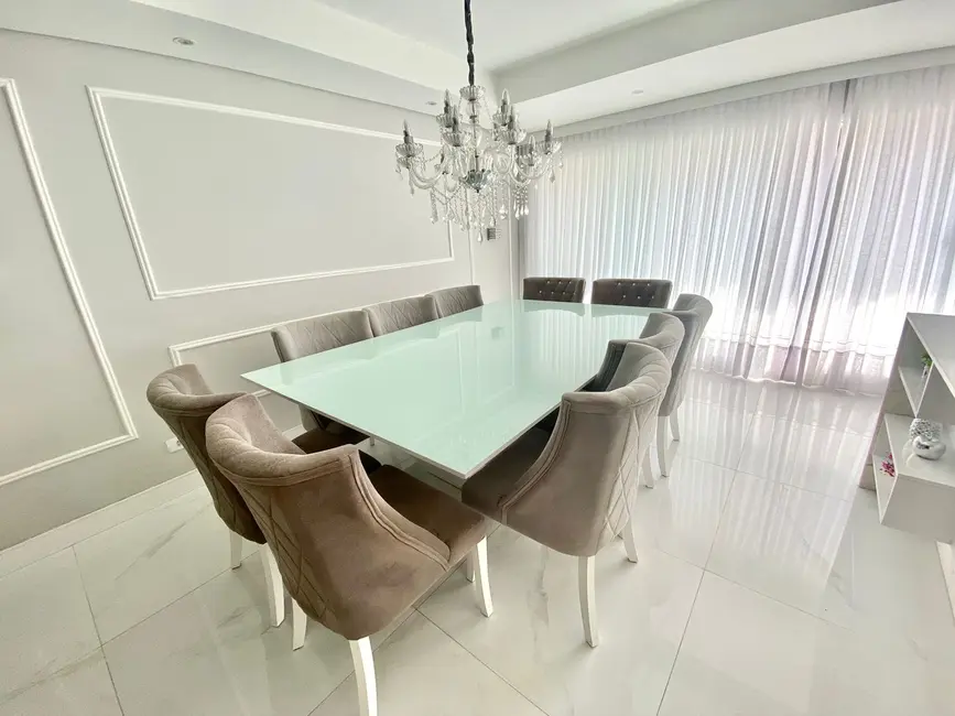 Casa com 3 quartos à venda, 130m2 em Hauer, Curitiba - PR - imagem 3 Foto 3 de Casa com 3 quartos à venda, 130m2 em Hauer, Curitiba - PR