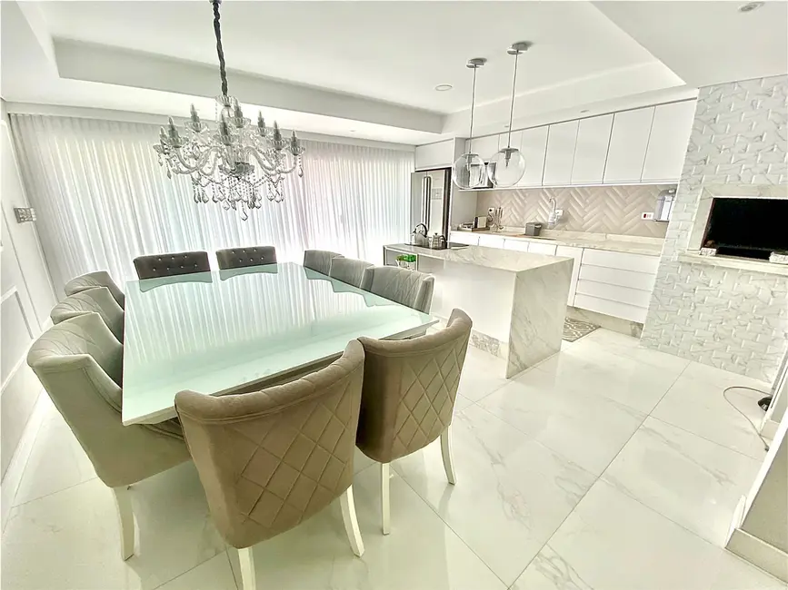 Foto 2 de Casa com 3 quartos à venda, 130m2 em Hauer, Curitiba - PR