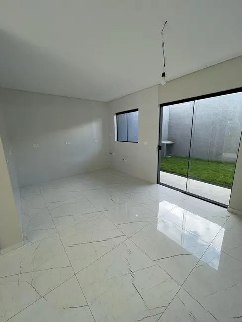 Casa com 3 quartos à venda, 100m2 em Curitiba - PR - imagem 5 Foto 5 de Casa com 3 quartos à venda, 100m2 em Curitiba - PR