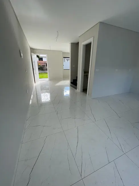 Casa com 3 quartos à venda, 100m2 em Curitiba - PR - imagem 4 Foto 4 de Casa com 3 quartos à venda, 100m2 em Curitiba - PR