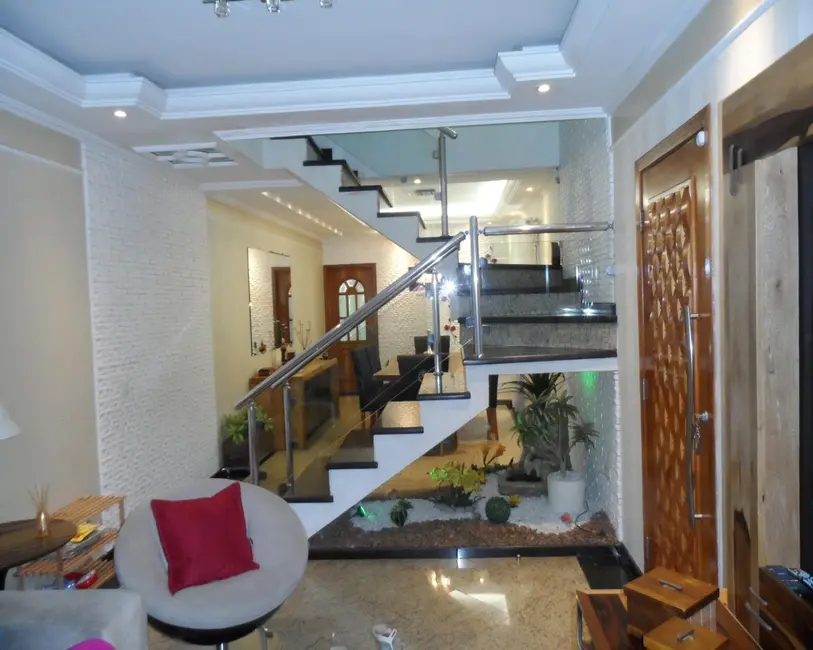Foto 1 de Casa com 4 quartos à venda, 300m2 em Vila Milton, Guarulhos - SP