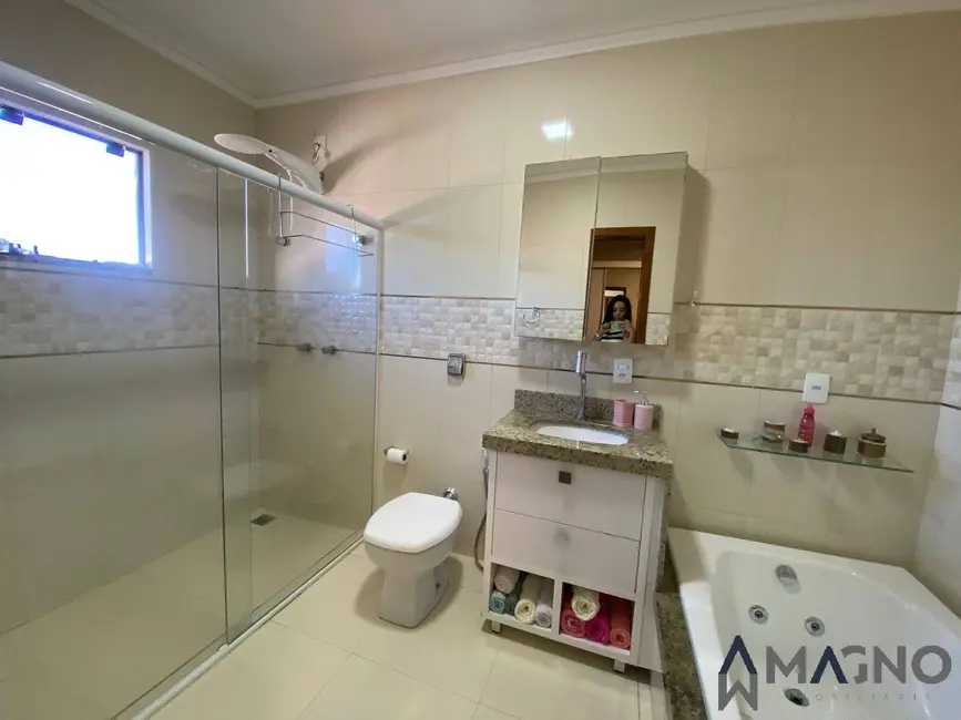 Foto 5 de Sobrado com 6 quartos à venda, 450m2 em Santa Felicidade, Cascavel - PR