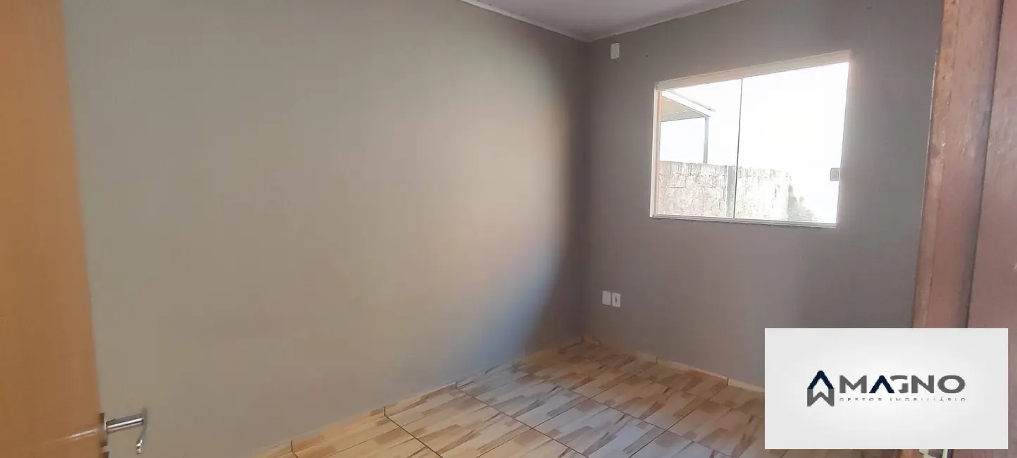 Casa com 2 quartos à venda, 100m2 em Esmeralda, Cascavel - PR - imagem 9 Foto 9 de Casa com 2 quartos à venda, 100m2 em Esmeralda, Cascavel - PR