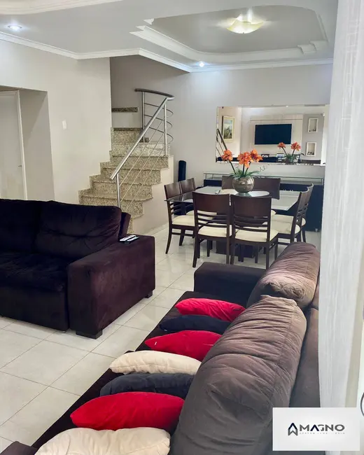 Foto 8 de Sobrado com 3 quartos à venda, 235m2 em Neva, Cascavel - PR