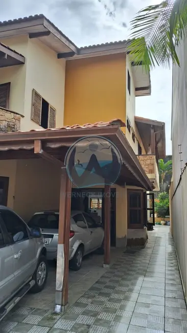 Foto 2 de Casa com 3 quartos à venda, 225m2 em Ubatuba - SP