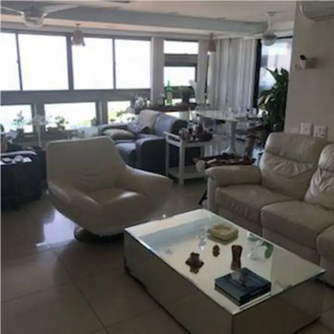 Apartamento com 5 quartos à venda, 220m2 em Barra da Tijuca, Rio De Janeiro - RJ - imagem 3 Foto 3 de Apartamento com 5 quartos à venda, 220m2 em Barra da Tijuca, Rio De Janeiro - RJ