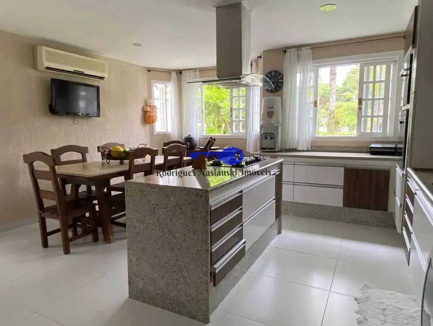 Casa com 6 quartos à venda, 405m2 em Barra da Tijuca, Rio De Janeiro - RJ - imagem 5 Foto 5 de Casa com 6 quartos à venda, 405m2 em Barra da Tijuca, Rio De Janeiro - RJ