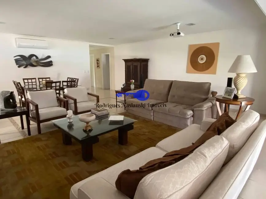 Casa com 6 quartos à venda, 405m2 em Barra da Tijuca, Rio De Janeiro - RJ - imagem 4 Foto 4 de Casa com 6 quartos à venda, 405m2 em Barra da Tijuca, Rio De Janeiro - RJ