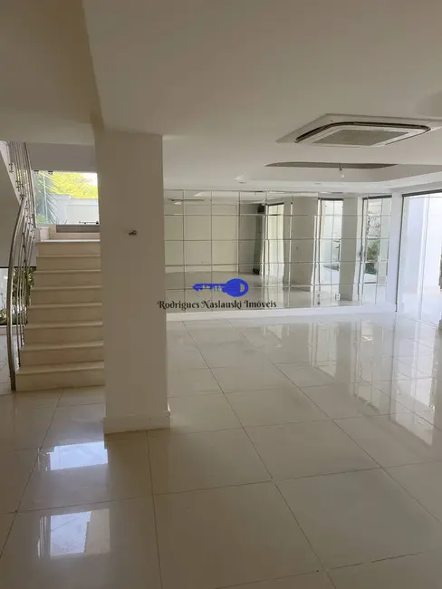 Casa com 4 quartos à venda, 750m2 em Barra da Tijuca, Rio De Janeiro - RJ - imagem 5 Foto 5 de Casa com 4 quartos à venda, 750m2 em Barra da Tijuca, Rio De Janeiro - RJ