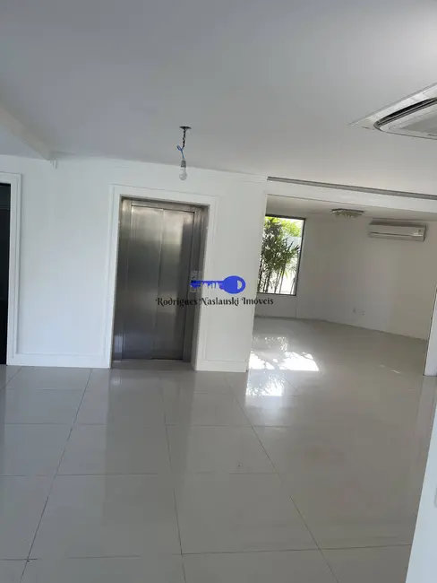 Casa com 4 quartos à venda, 750m2 em Barra da Tijuca, Rio De Janeiro - RJ - imagem 7 Foto 7 de Casa com 4 quartos à venda, 750m2 em Barra da Tijuca, Rio De Janeiro - RJ