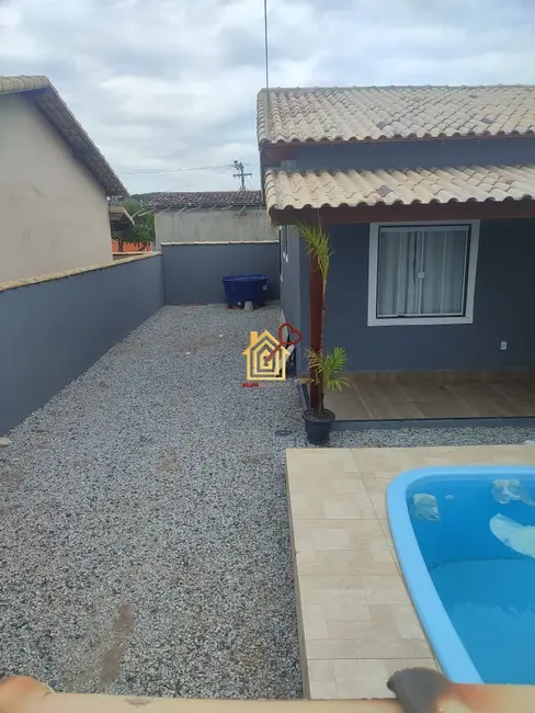 Foto 2 de Casa de Condomínio com 2 quartos à venda, 54m2 em Cabo Frio - RJ
