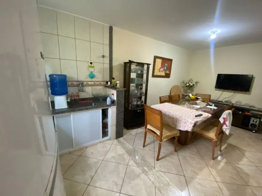 Foto 2 de Casa com 2 quartos à venda, 160m2 em Cabo Frio - RJ