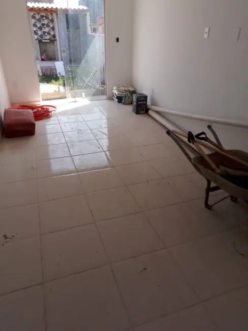 Casa de Condomínio com 2 quartos à venda, 65m2 em Cabo Frio - RJ - imagem 3 Foto 3 de Casa de Condomínio com 2 quartos à venda, 65m2 em Cabo Frio - RJ