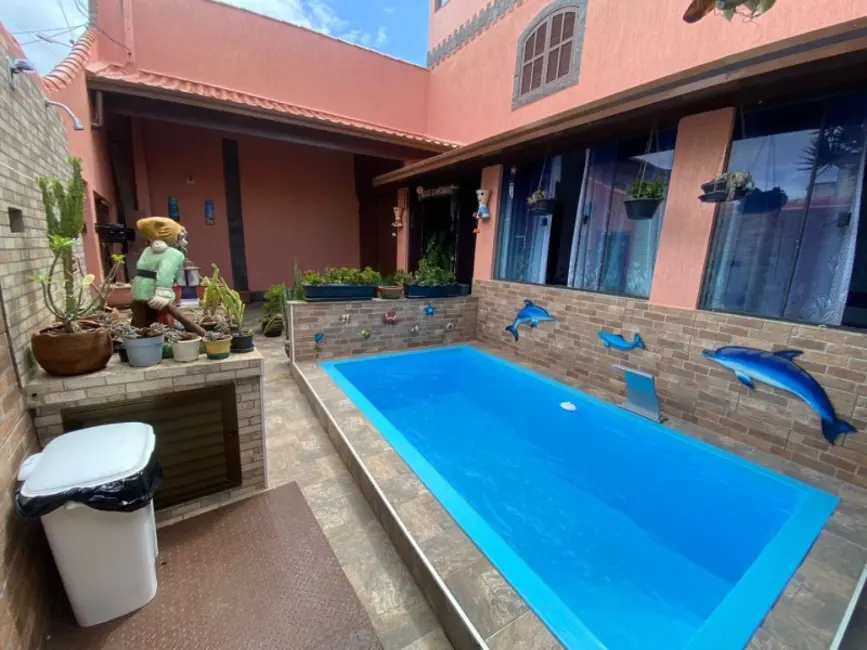 Foto 1 de Casa com 3 quartos à venda, 330m2 em Cabo Frio - RJ