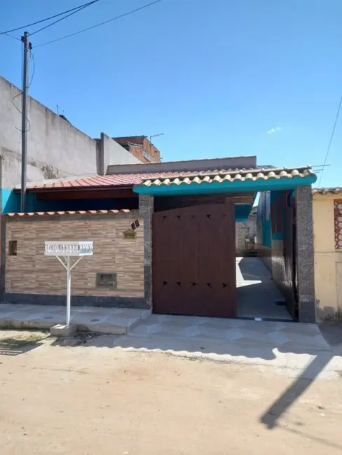 Casa com 2 quartos à venda, 150m2 em Cabo Frio - RJ - imagem 1 Foto 1 de Casa com 2 quartos à venda, 150m2 em Cabo Frio - RJ