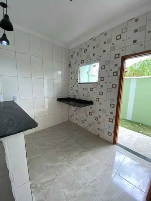 Foto 2 de Casa de Condomínio com 2 quartos à venda, 54m2 em Cabo Frio - RJ