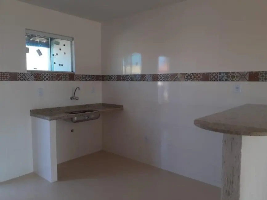Casa de Condomínio com 2 quartos à venda, 71m2 em Cabo Frio - RJ - imagem 3 Foto 3 de Casa de Condomínio com 2 quartos à venda, 71m2 em Cabo Frio - RJ