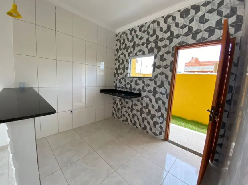 Casa de Condomínio com 2 quartos à venda, 52m2 em Cabo Frio - RJ - imagem 2 Foto 2 de Casa de Condomínio com 2 quartos à venda, 52m2 em Cabo Frio - RJ