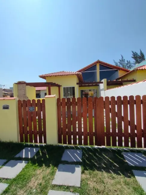 Foto 1 de Casa de Condomínio com 2 quartos à venda, 70m2 em Cabo Frio - RJ