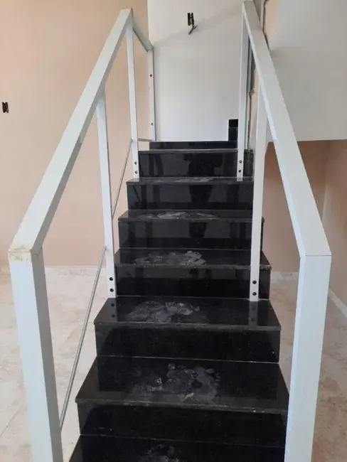 Casa de Condomínio com 3 quartos à venda, 110m2 em Cabo Frio - RJ - imagem 6 Foto 6 de Casa de Condomínio com 3 quartos à venda, 110m2 em Cabo Frio - RJ