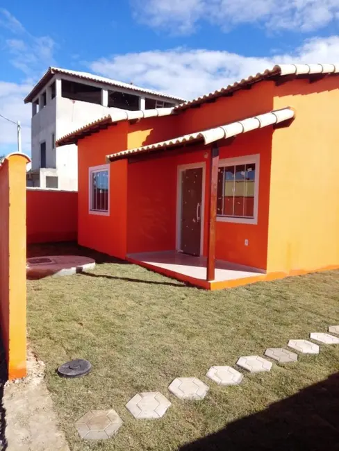 Foto 2 de Casa de Condomínio com 2 quartos à venda, 55m2 em Cabo Frio - RJ
