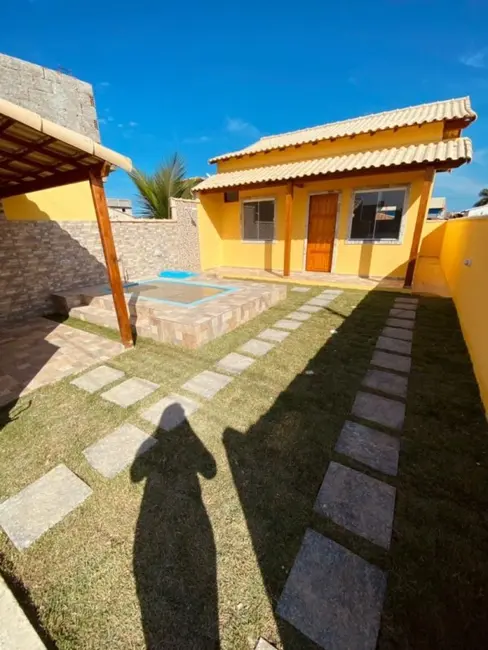 Foto 1 de Casa de Condomínio com 1 quarto à venda, 40m2 em Cabo Frio - RJ