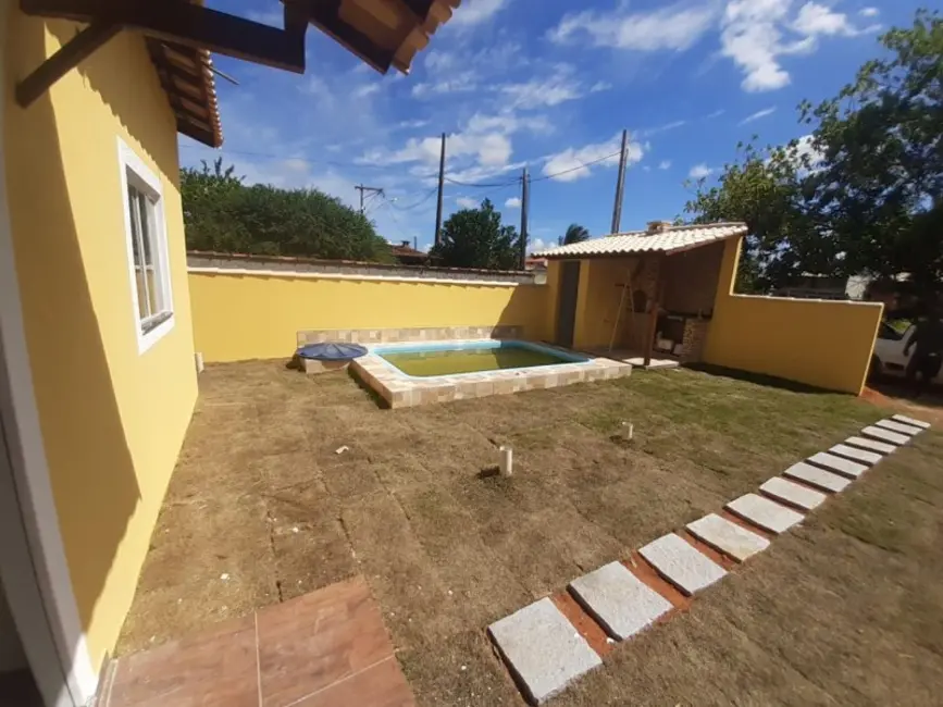 Casa de Condomínio com 2 quartos à venda, 50m2 em Cabo Frio - RJ - imagem 3 Foto 3 de Casa de Condomínio com 2 quartos à venda, 50m2 em Cabo Frio - RJ