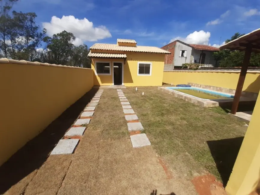 Foto 2 de Casa de Condomínio com 2 quartos à venda, 50m2 em Cabo Frio - RJ