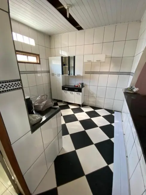 Foto 2 de Casa com 4 quartos à venda, 70m2 em Cabo Frio - RJ