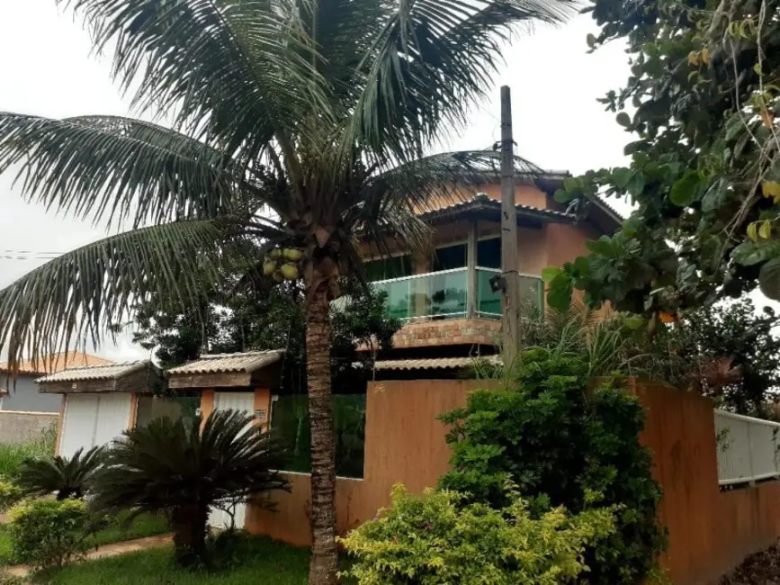 Casa de Condomínio com 3 quartos à venda, 247m2 em Cabo Frio - RJ - imagem 2 Foto 2 de Casa de Condomínio com 3 quartos à venda, 247m2 em Cabo Frio - RJ