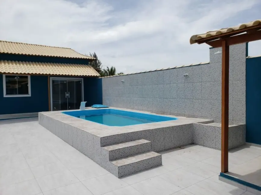 Foto 2 de Casa de Condomínio com 2 quartos à venda, 81m2 em Cabo Frio - RJ