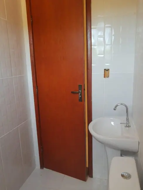 Casa de Condomínio com 1 quarto à venda, 33m2 em Cabo Frio - RJ - imagem 2 Foto 2 de Casa de Condomínio com 1 quarto à venda, 33m2 em Cabo Frio - RJ