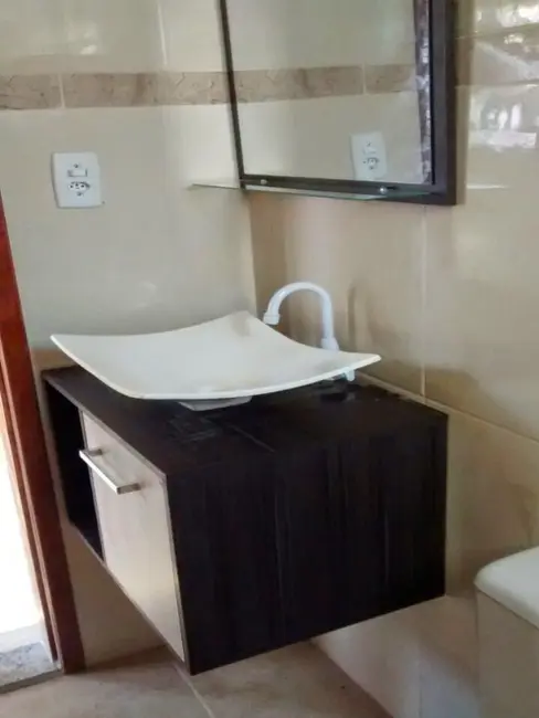 Foto 2 de Casa de Condomínio com 2 quartos à venda, 58m2 em Cabo Frio - RJ