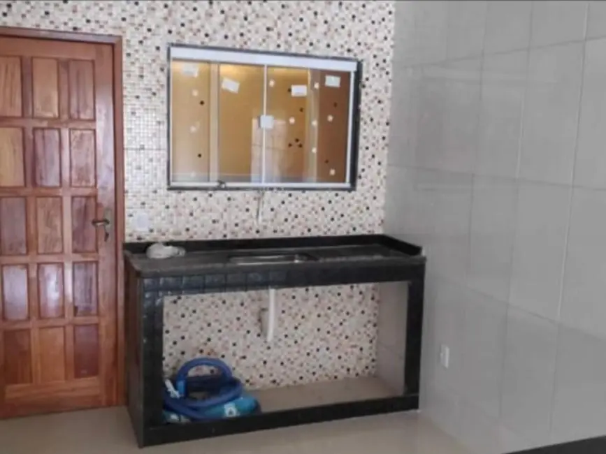 Casa de Condomínio com 2 quartos à venda, 70m2 em Cabo Frio - RJ - imagem 2 Foto 2 de Casa de Condomínio com 2 quartos à venda, 70m2 em Cabo Frio - RJ