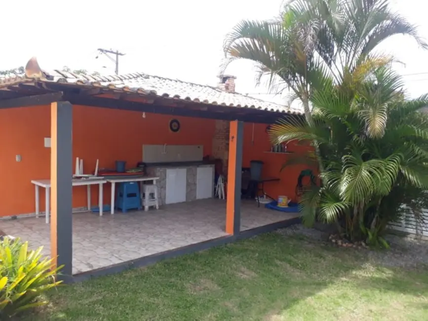 Casa de Condomínio com 3 quartos à venda, 100m2 em Cabo Frio - RJ - imagem 4 Foto 4 de Casa de Condomínio com 3 quartos à venda, 100m2 em Cabo Frio - RJ
